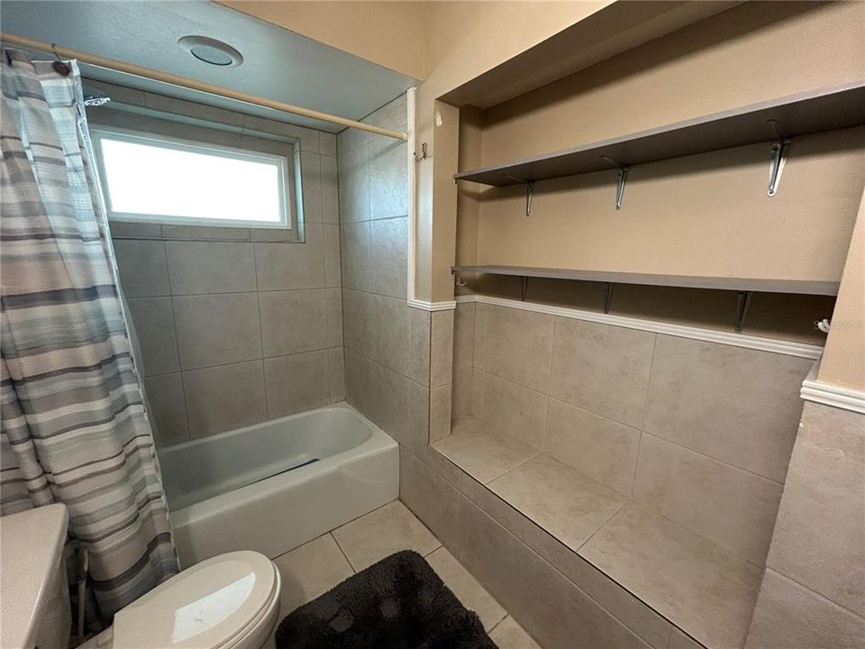 На продажу: $189,900 (2 спален, 1 ванн, 1124 Квадратных фут)