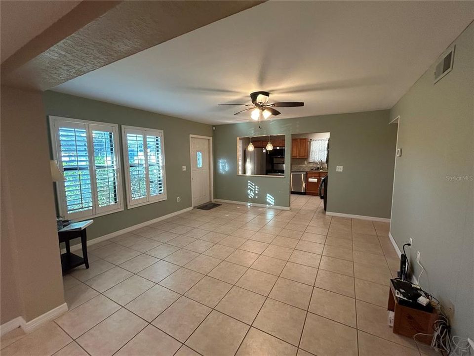 На продажу: $189,900 (2 спален, 1 ванн, 1124 Квадратных фут)