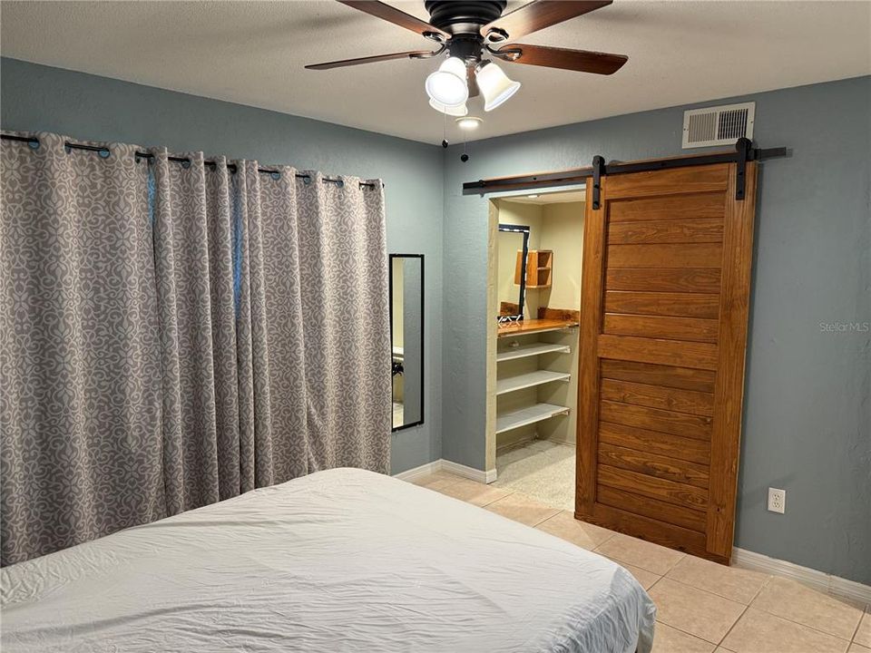 На продажу: $189,900 (2 спален, 1 ванн, 1124 Квадратных фут)