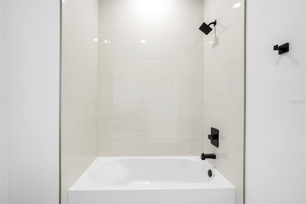 En Venta: $349,000 (3 camas, 2 baños, 1229 Pies cuadrados)