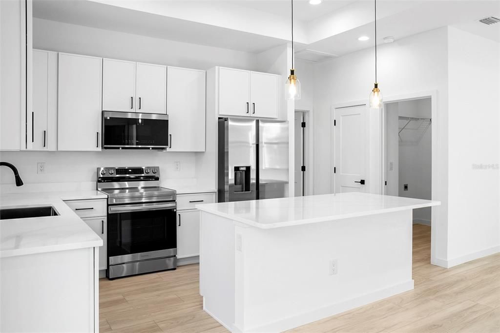 En Venta: $349,000 (3 camas, 2 baños, 1229 Pies cuadrados)