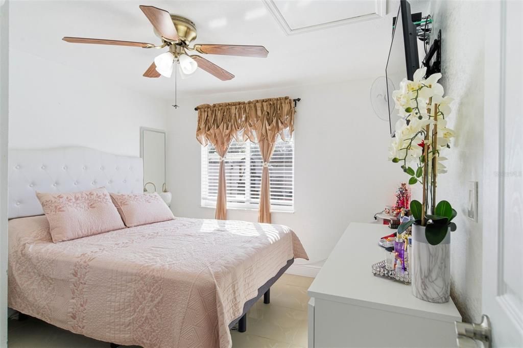 For Sale: $485,000 (4 beds, 3 baths, 1566 Square Feet)