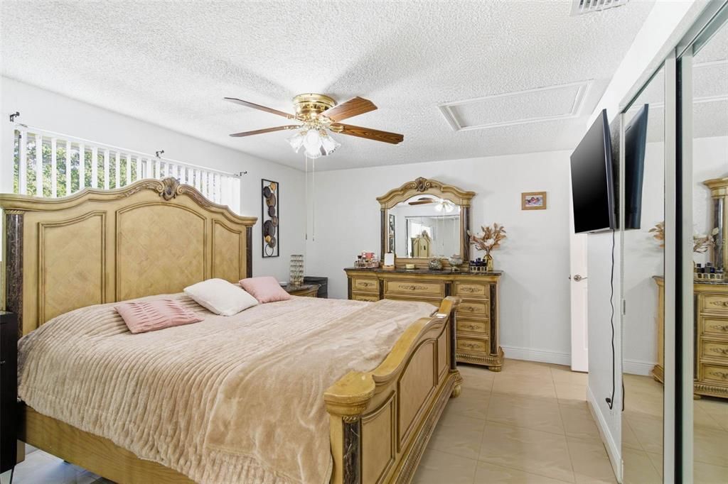 For Sale: $485,000 (4 beds, 3 baths, 1566 Square Feet)