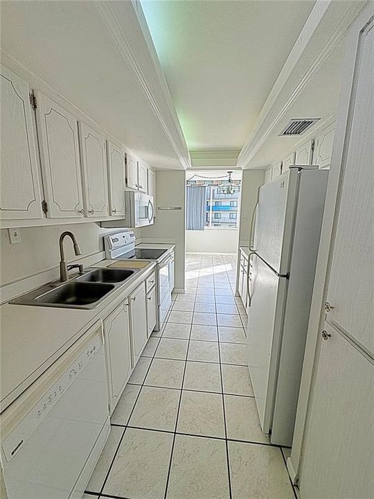 En Renta: $2,495 (2 camas, 2 baños, 1350 Pies cuadrados)