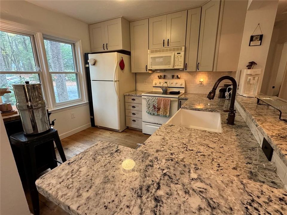 Active With Contract: $247,000 (2 beds, 2 baths, 1003 Square Feet)