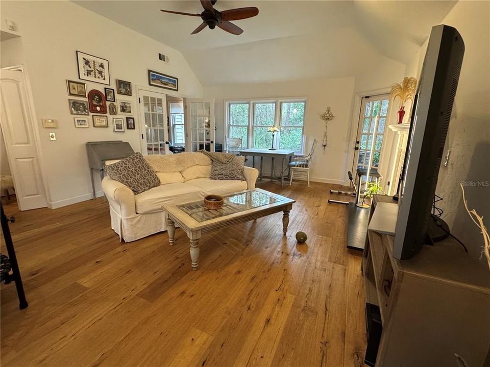 Active With Contract: $247,000 (2 beds, 2 baths, 1003 Square Feet)