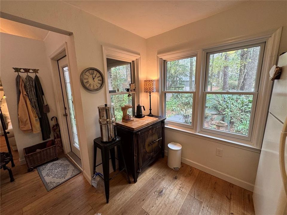 Active With Contract: $247,000 (2 beds, 2 baths, 1003 Square Feet)