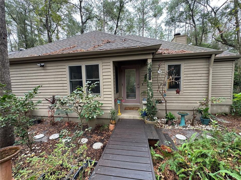 Active With Contract: $247,000 (2 beds, 2 baths, 1003 Square Feet)