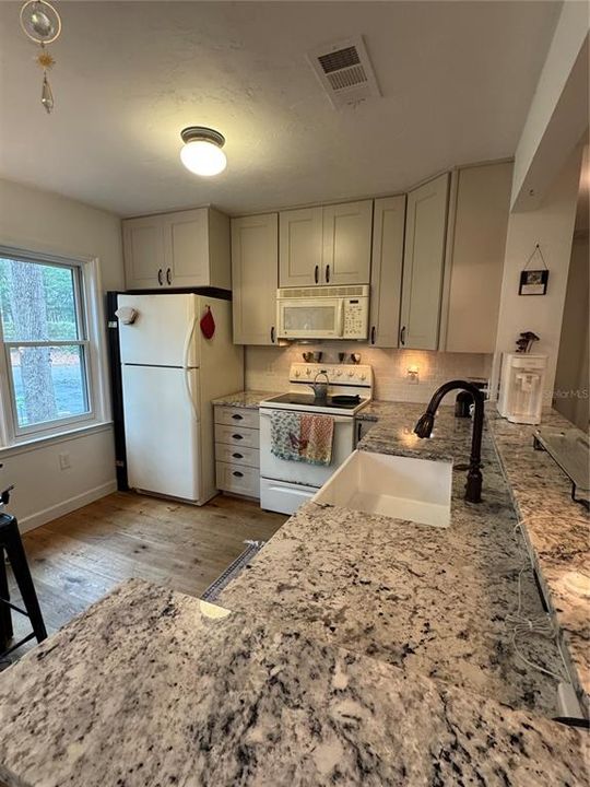 Active With Contract: $247,000 (2 beds, 2 baths, 1003 Square Feet)