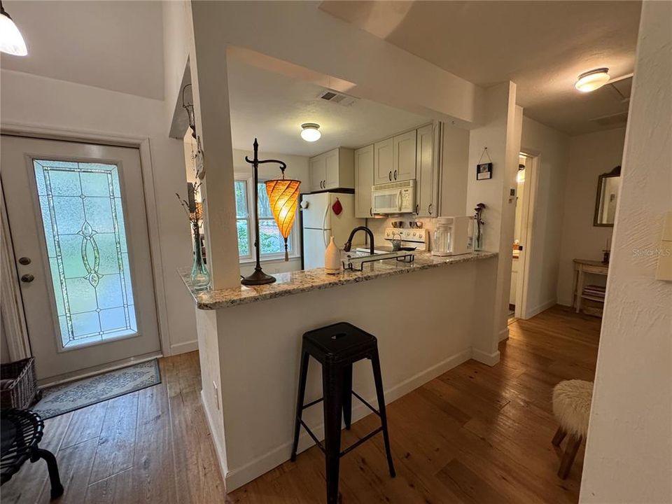 Active With Contract: $247,000 (2 beds, 2 baths, 1003 Square Feet)