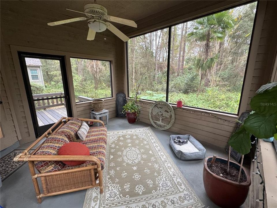 Active With Contract: $247,000 (2 beds, 2 baths, 1003 Square Feet)