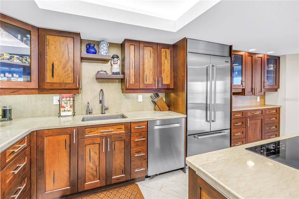 На продажу: $389,900 (2 спален, 2 ванн, 1175 Квадратных фут)