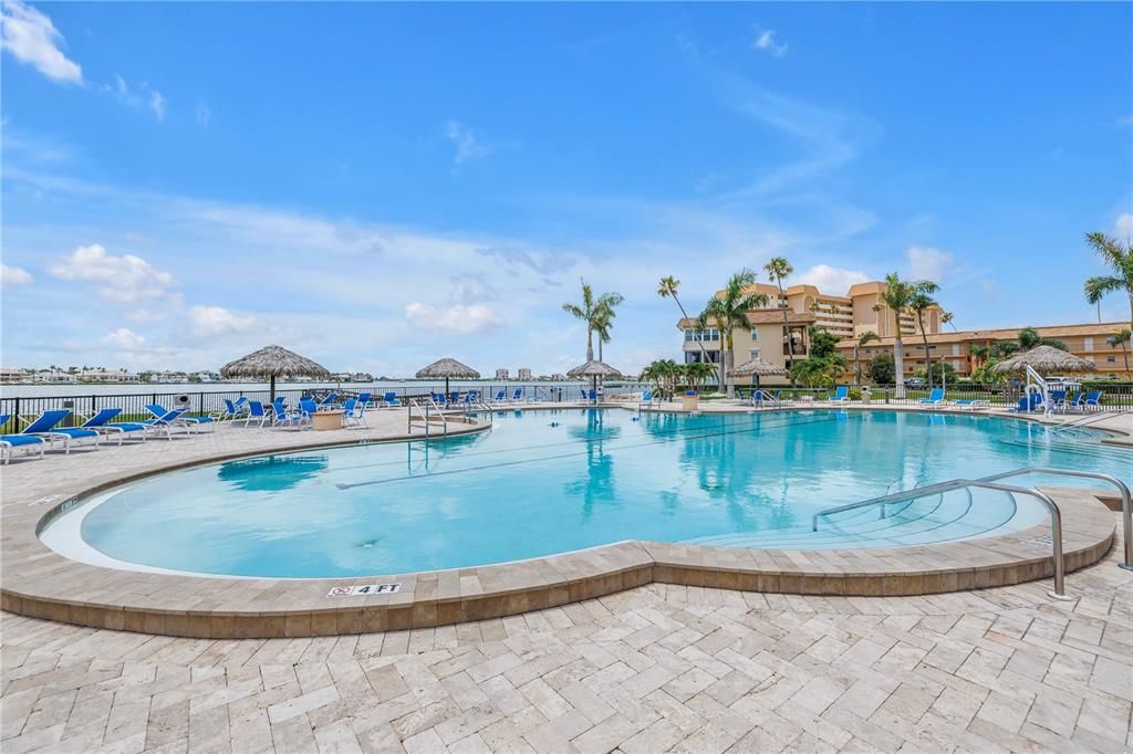 На продажу: $389,900 (2 спален, 2 ванн, 1175 Квадратных фут)