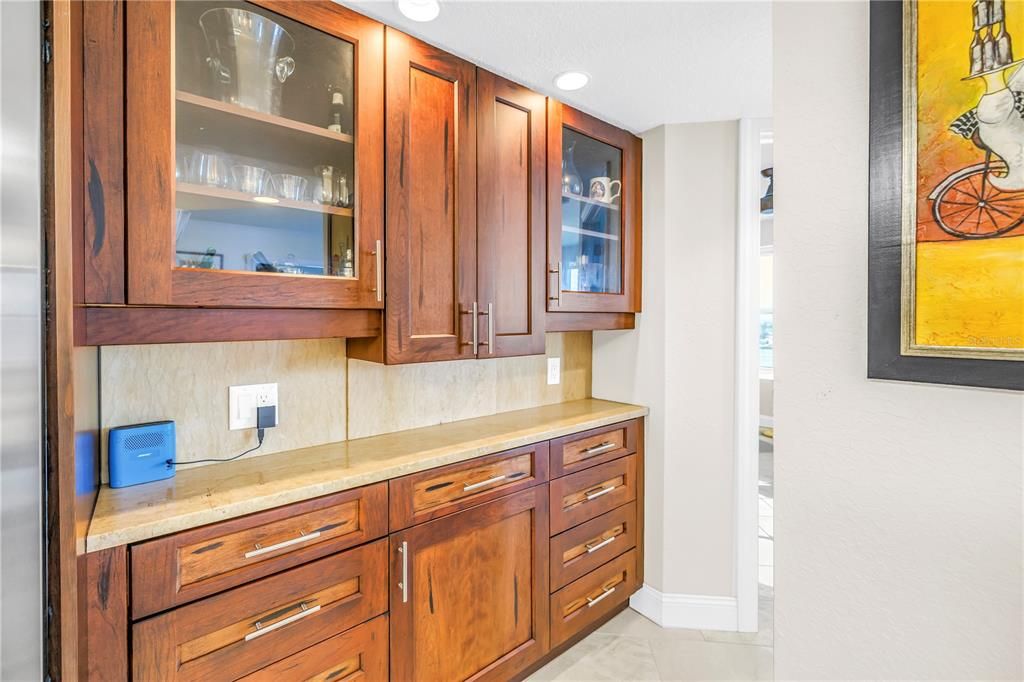 На продажу: $389,900 (2 спален, 2 ванн, 1175 Квадратных фут)