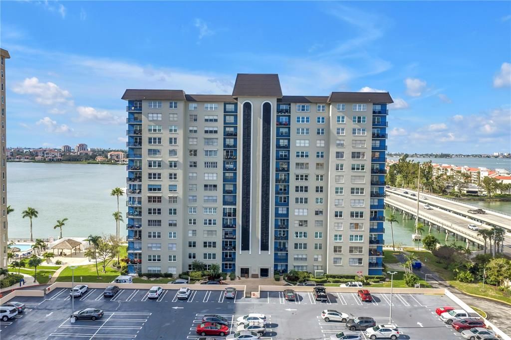 На продажу: $389,900 (2 спален, 2 ванн, 1175 Квадратных фут)