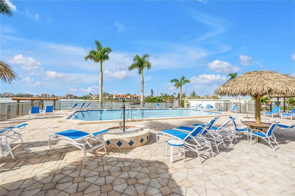 На продажу: $389,900 (2 спален, 2 ванн, 1175 Квадратных фут)