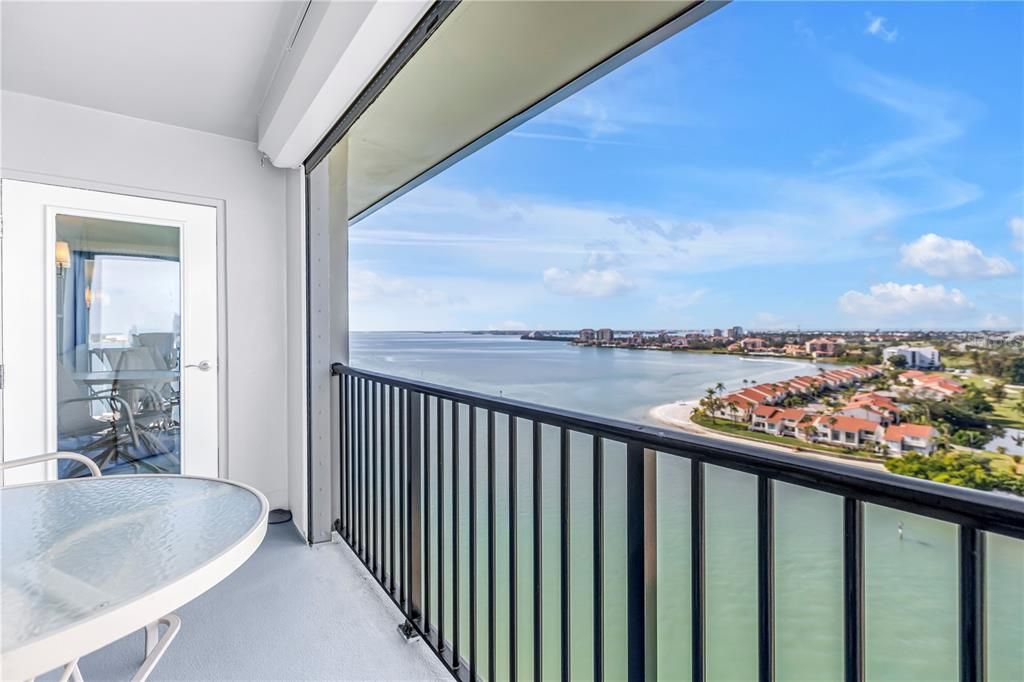 На продажу: $389,900 (2 спален, 2 ванн, 1175 Квадратных фут)