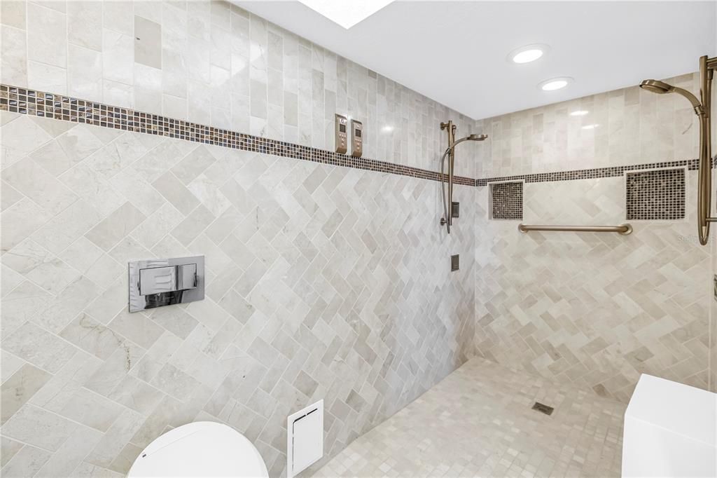 На продажу: $389,900 (2 спален, 2 ванн, 1175 Квадратных фут)