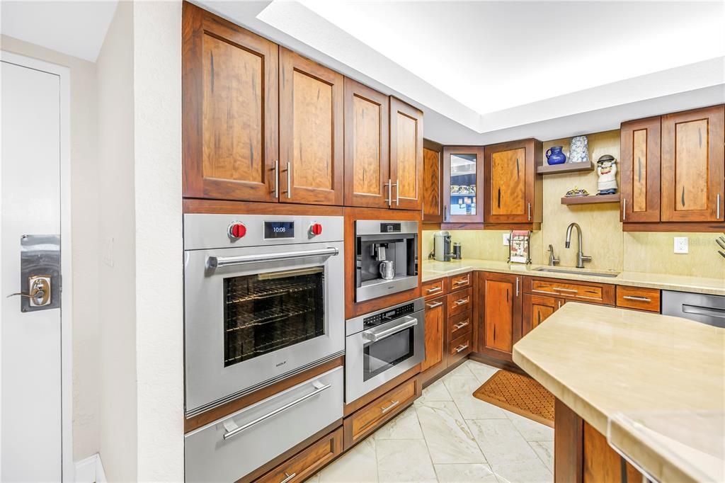 На продажу: $389,900 (2 спален, 2 ванн, 1175 Квадратных фут)