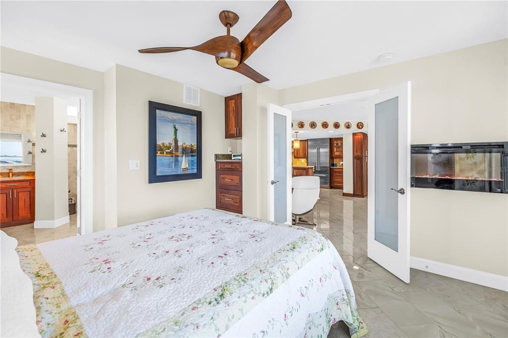 На продажу: $389,900 (2 спален, 2 ванн, 1175 Квадратных фут)