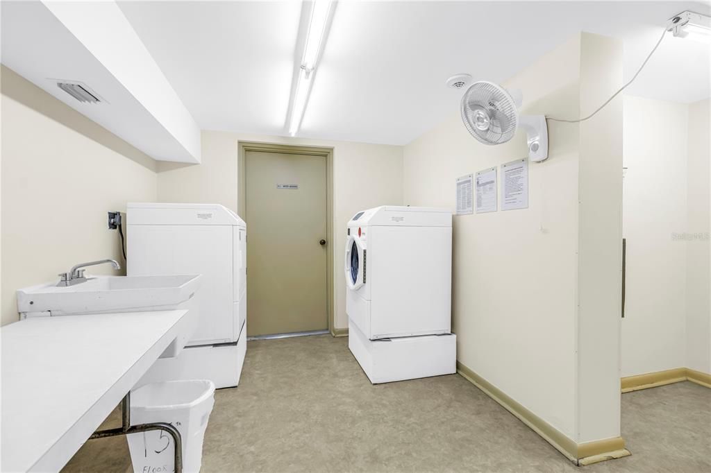 На продажу: $389,900 (2 спален, 2 ванн, 1175 Квадратных фут)