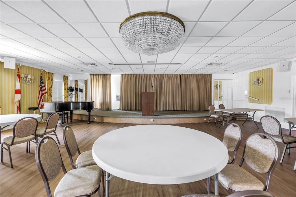 На продажу: $389,900 (2 спален, 2 ванн, 1175 Квадратных фут)