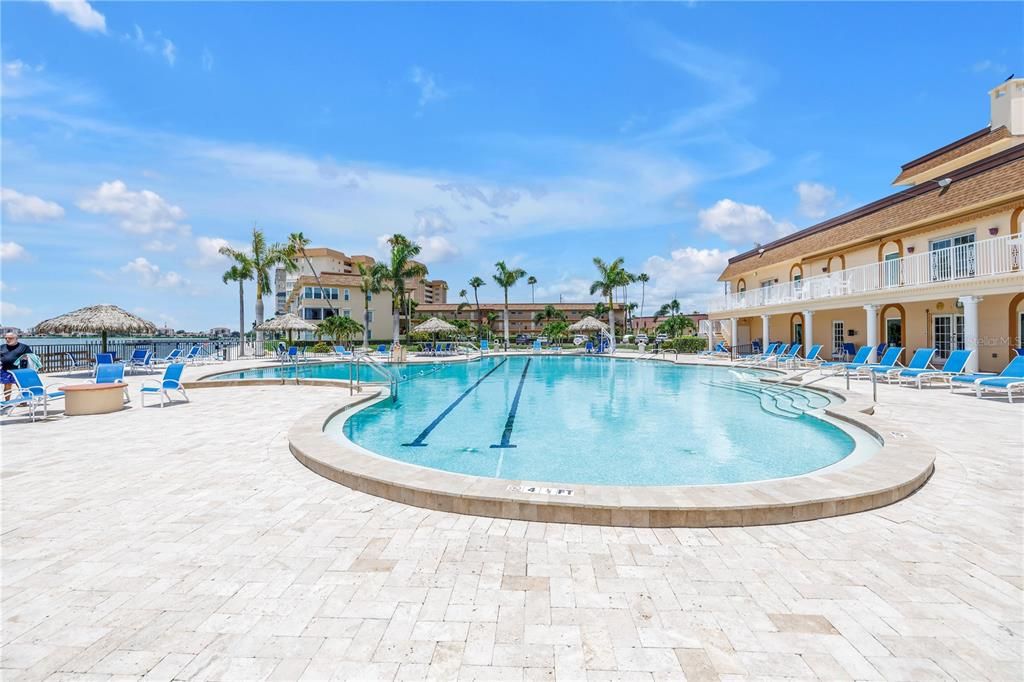 На продажу: $389,900 (2 спален, 2 ванн, 1175 Квадратных фут)