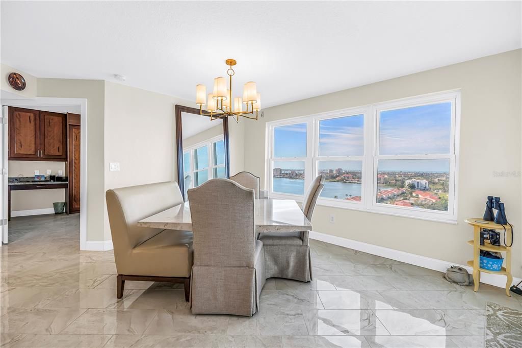 На продажу: $389,900 (2 спален, 2 ванн, 1175 Квадратных фут)