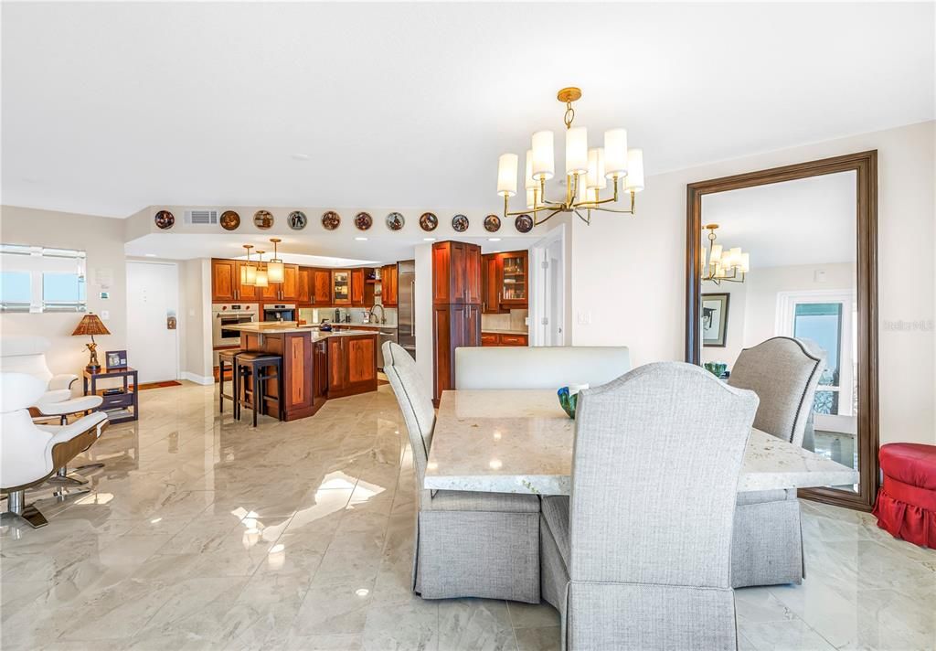 На продажу: $389,900 (2 спален, 2 ванн, 1175 Квадратных фут)