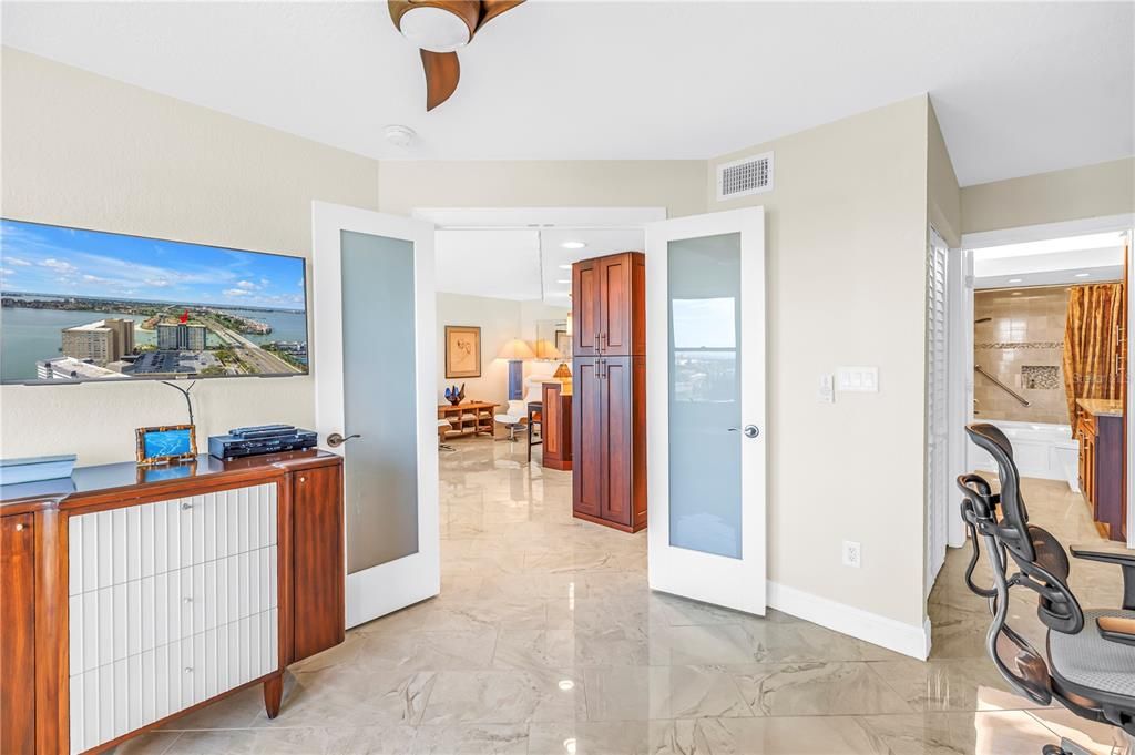 На продажу: $389,900 (2 спален, 2 ванн, 1175 Квадратных фут)