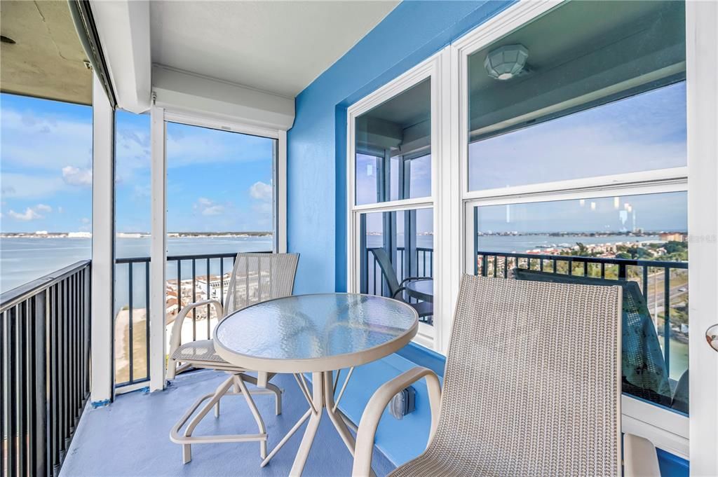 На продажу: $389,900 (2 спален, 2 ванн, 1175 Квадратных фут)