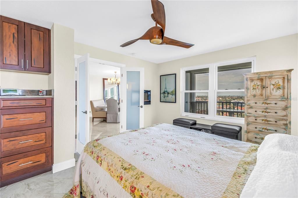 На продажу: $389,900 (2 спален, 2 ванн, 1175 Квадратных фут)