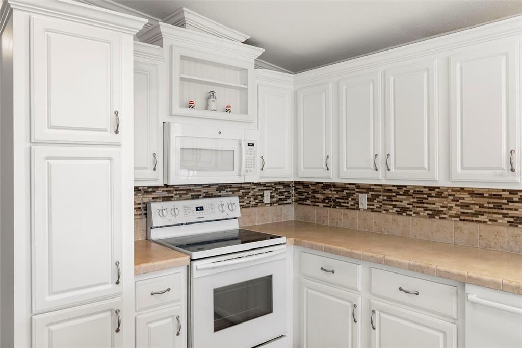 For Sale: $205,000 (3 beds, 2 baths, 1296 Square Feet)