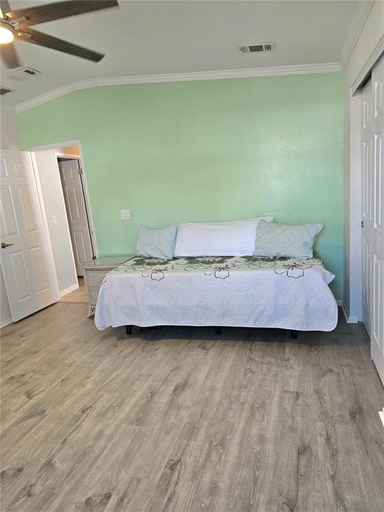 For Sale: $205,000 (3 beds, 2 baths, 1296 Square Feet)