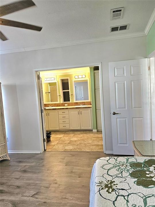 For Sale: $205,000 (3 beds, 2 baths, 1296 Square Feet)