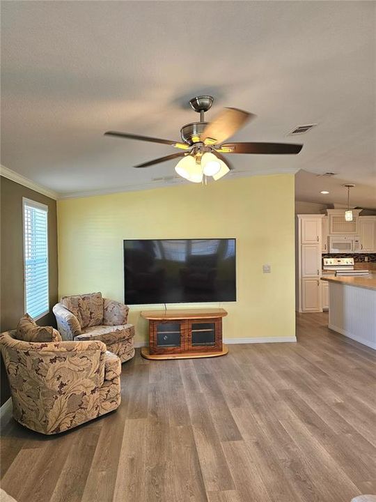 For Sale: $205,000 (3 beds, 2 baths, 1296 Square Feet)