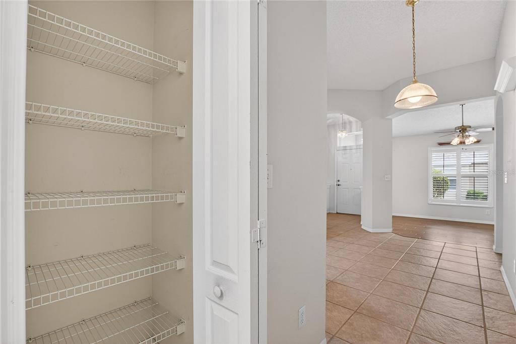 For Sale: $320,000 (2 beds, 2 baths, 1610 Square Feet)