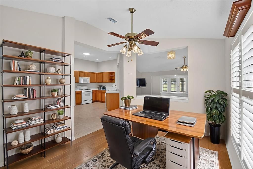 For Sale: $320,000 (2 beds, 2 baths, 1610 Square Feet)