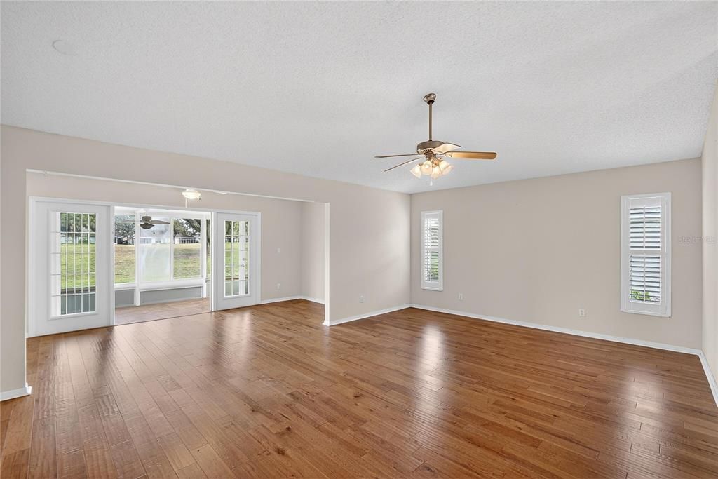 For Sale: $320,000 (2 beds, 2 baths, 1610 Square Feet)