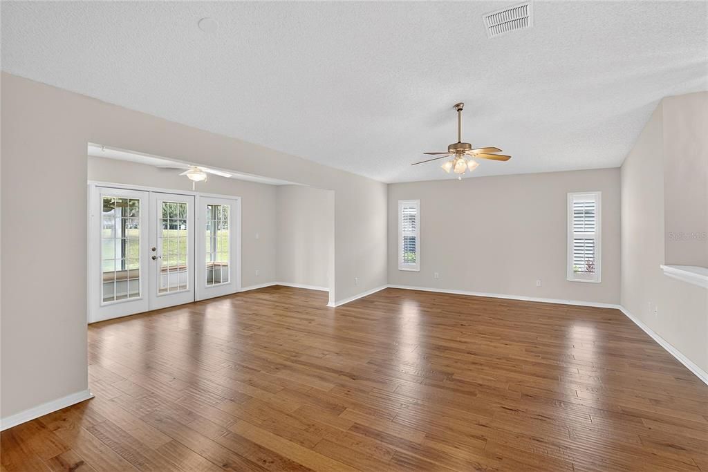 For Sale: $320,000 (2 beds, 2 baths, 1610 Square Feet)