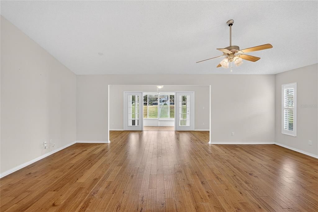 For Sale: $320,000 (2 beds, 2 baths, 1610 Square Feet)