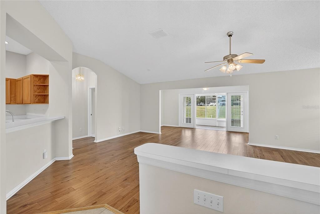 For Sale: $320,000 (2 beds, 2 baths, 1610 Square Feet)