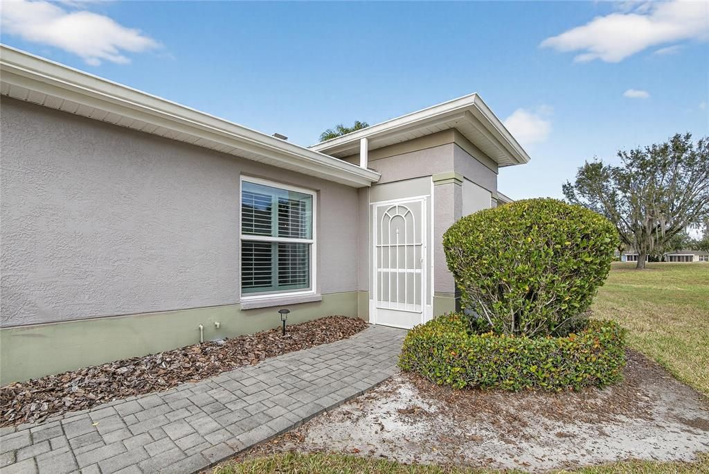 For Sale: $320,000 (2 beds, 2 baths, 1610 Square Feet)