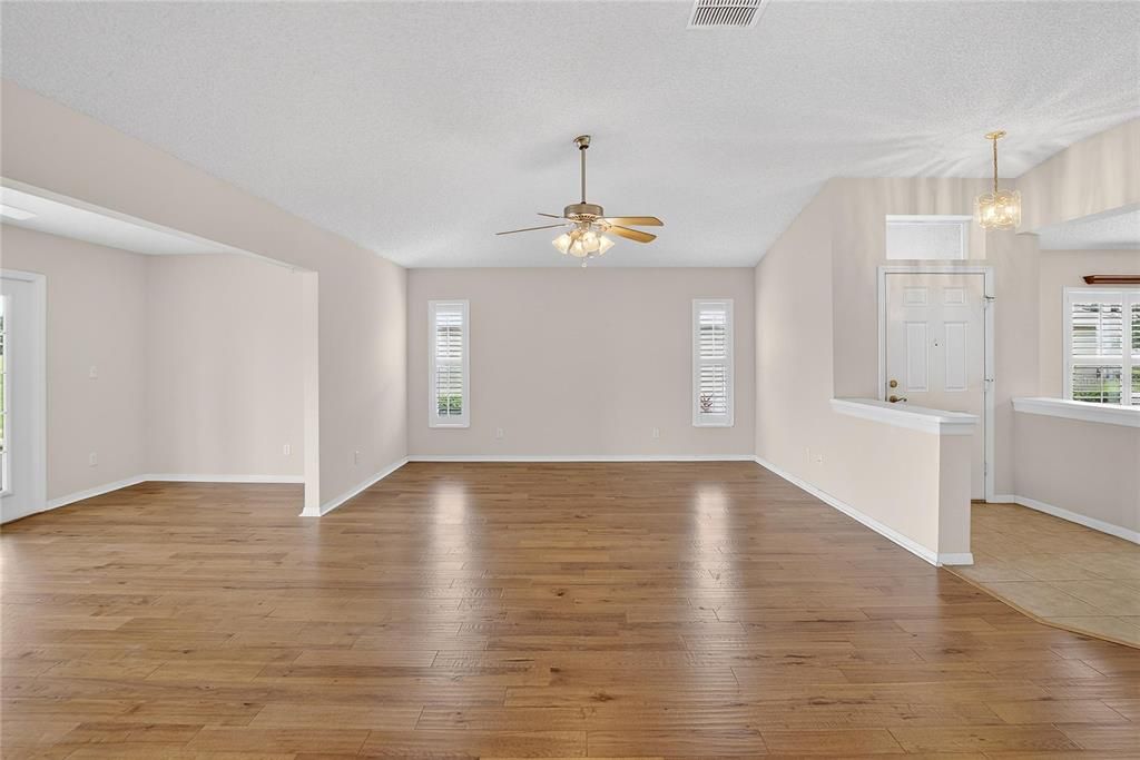 For Sale: $320,000 (2 beds, 2 baths, 1610 Square Feet)