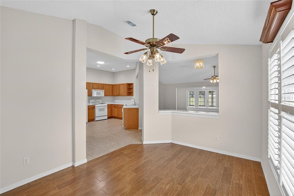 For Sale: $320,000 (2 beds, 2 baths, 1610 Square Feet)