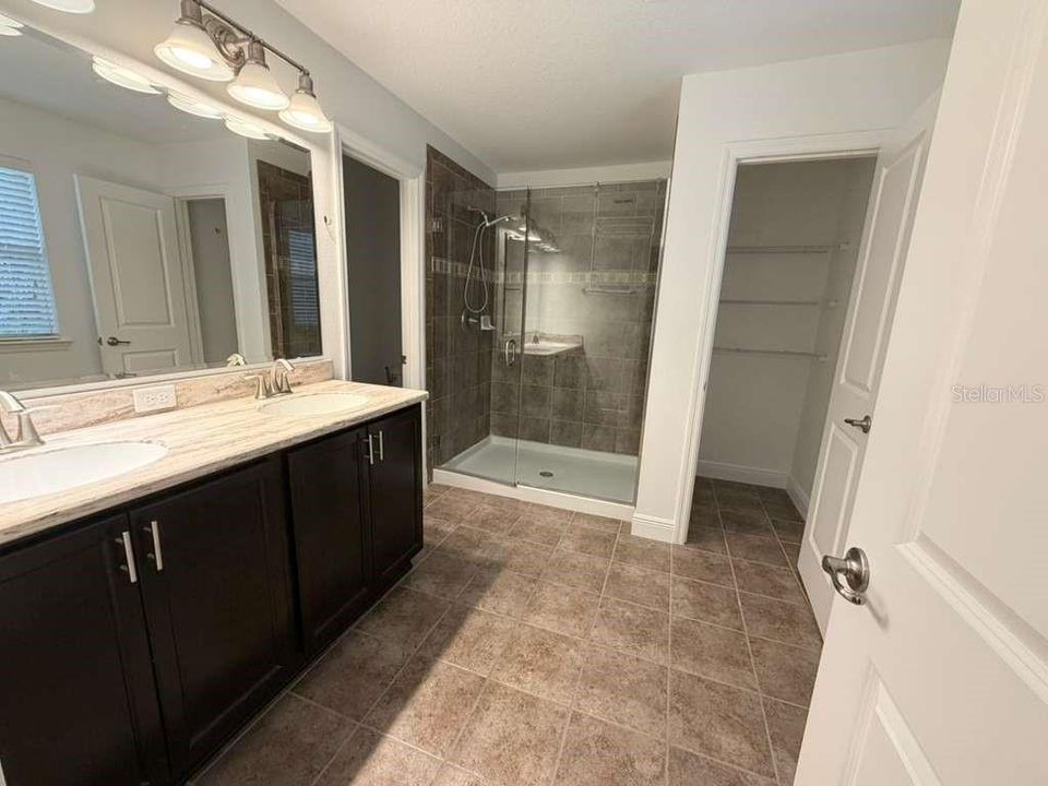 En Renta: $5,100 (5 camas, 3 baños, 3365 Pies cuadrados)