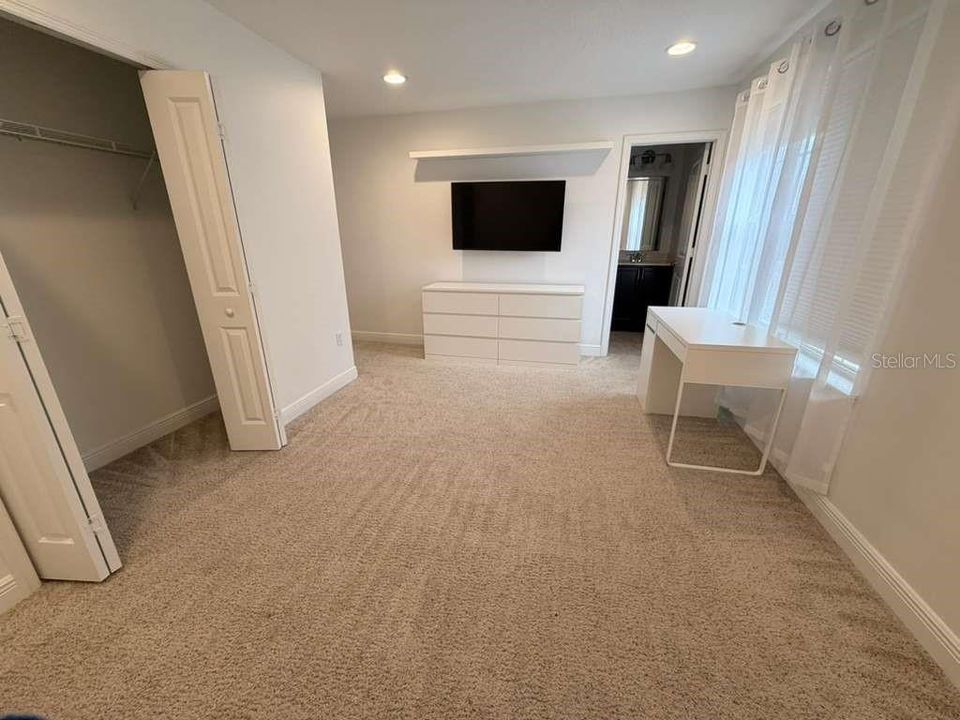 En Renta: $5,100 (5 camas, 3 baños, 3365 Pies cuadrados)