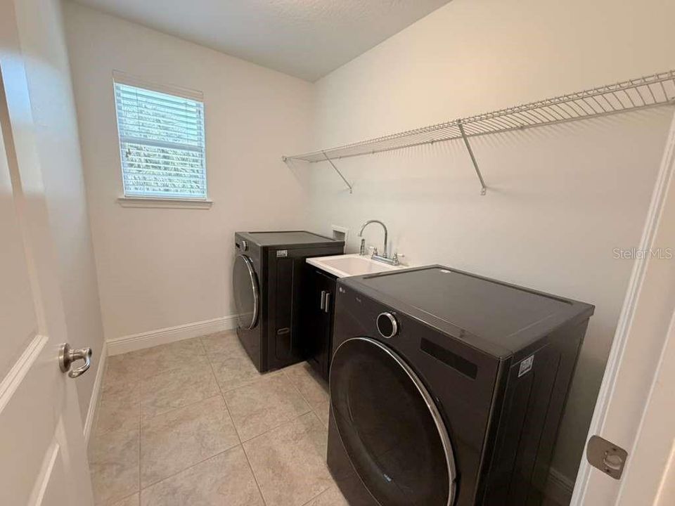 En Renta: $5,100 (5 camas, 3 baños, 3365 Pies cuadrados)