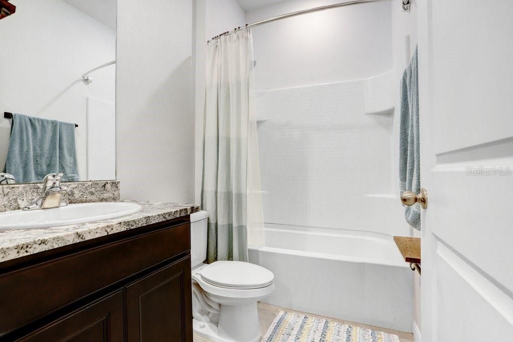 En Venta: $375,000 (4 camas, 2 baños, 2035 Pies cuadrados)