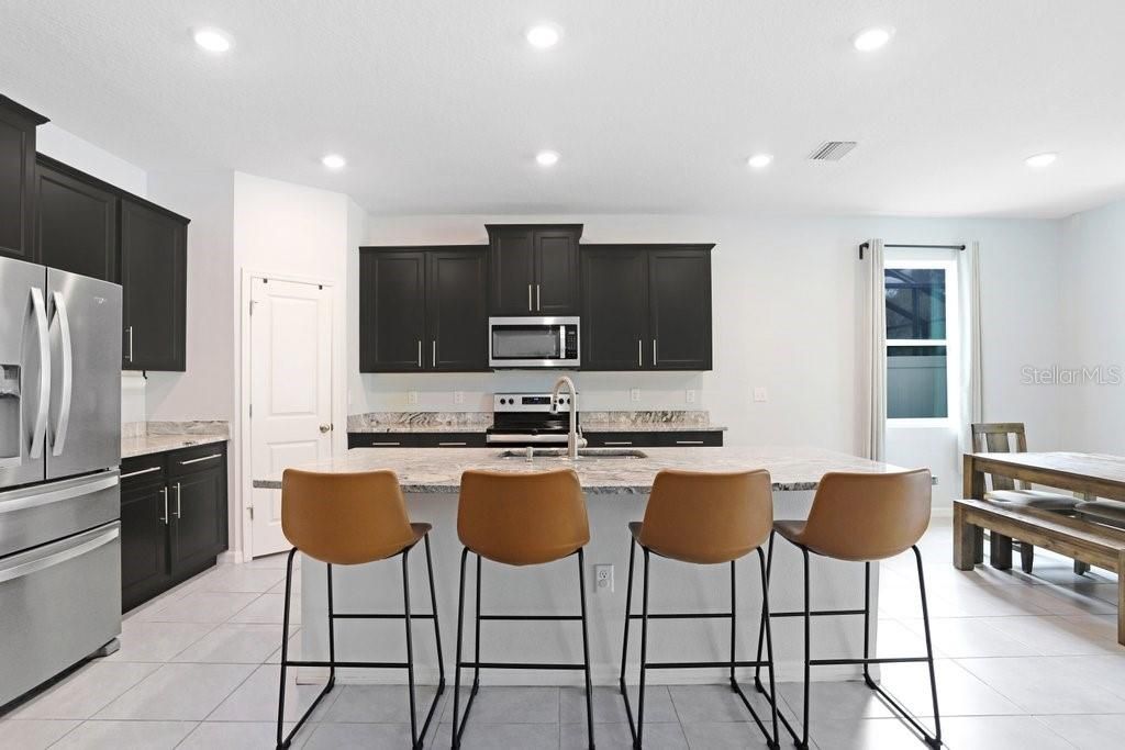 En Venta: $375,000 (4 camas, 2 baños, 2035 Pies cuadrados)